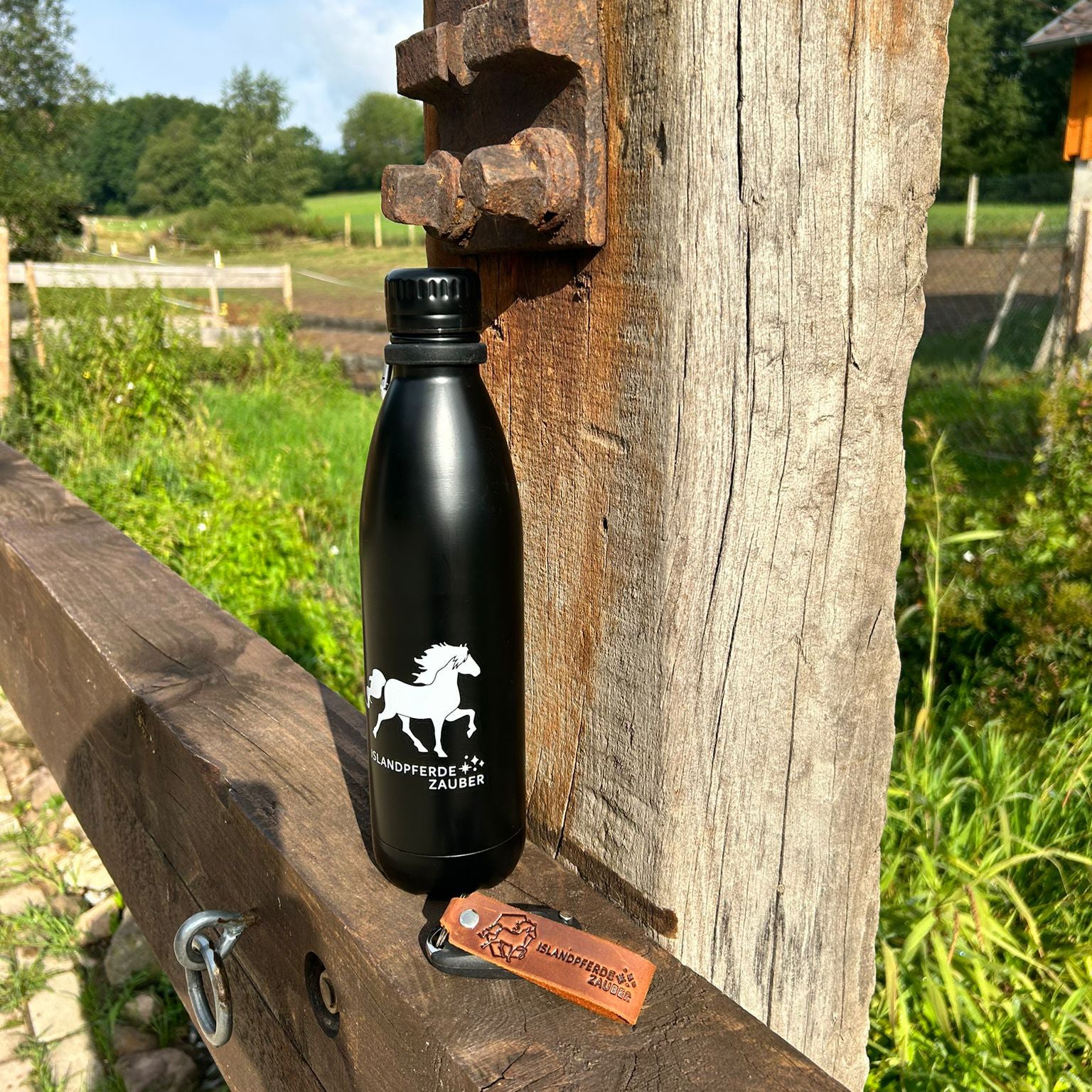 Trinkflasche Isländer am Stall